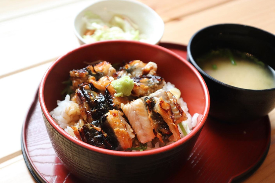 国産うなぎ丼。材料は西阿室の大うなぎではないですよ
