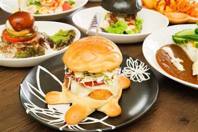 「うみがめバーガー」など、見るだけで楽しいメニューがずらり