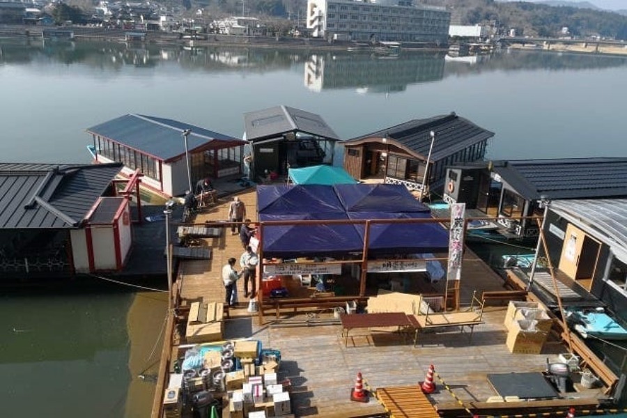 屋形船で贅沢な宴を楽しんでくださいね 屋形船で贅沢な宴を楽しんでくださいね