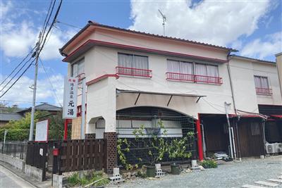 住宅街に不思議な看板が