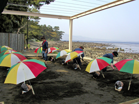 上人ヶ浜公園内にある名物「別府海浜砂湯」