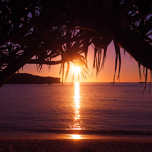 一日の始まりと終わりをビーチから