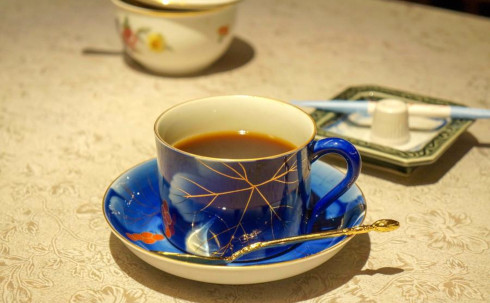 お好みのカップでコーヒーを嗜んで