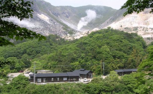 大地のパワーを感じる雄大な伽藍岳の天然地獄