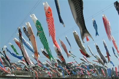 「川上峡春まつり」の豪華絢爛なパノラマ