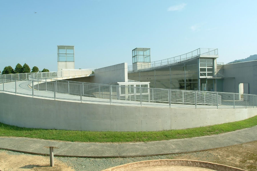 装飾古墳館をデザインした安藤忠雄氏の魅力なども教えてくれます 装飾古墳館をデザインした安藤忠雄氏の魅力