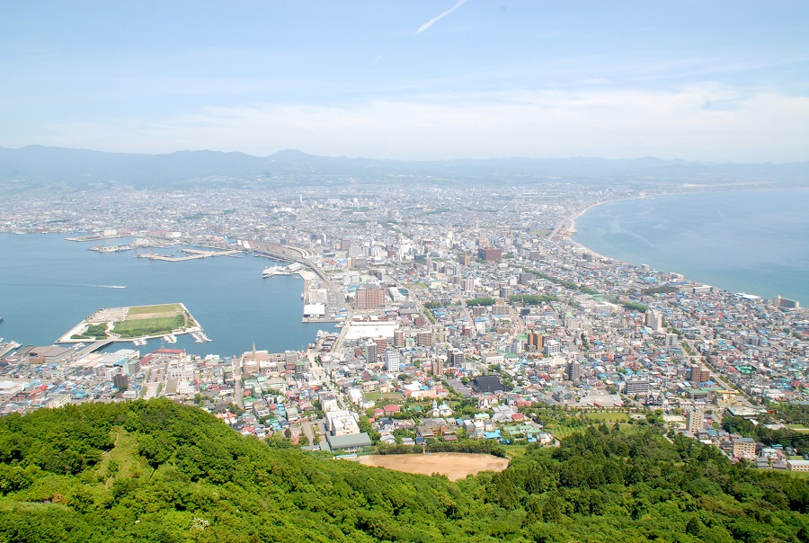函館山からの昼景。山頂は寒いので暖かい格好を 函館山からの昼景。山頂は寒いので暖かい格好を