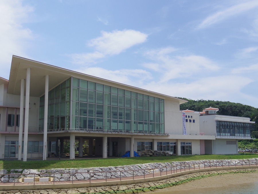 恩納村文化情報センター