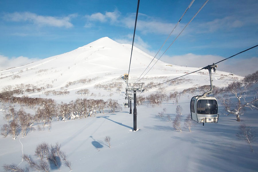 残雪のニセコの景色を楽しめるのは、この時期ならでは