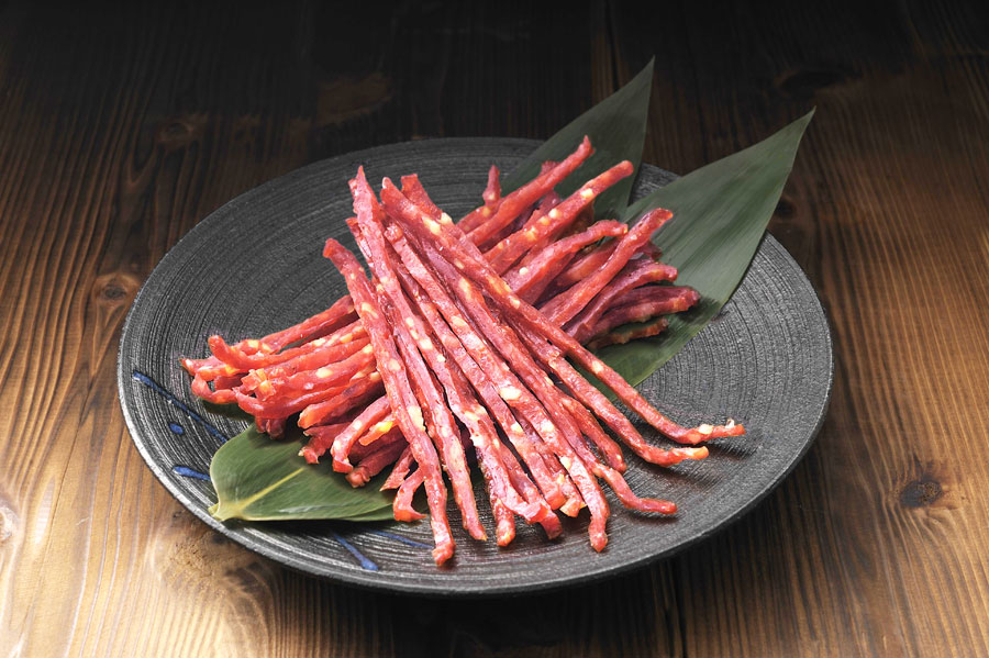 優良ふるさと食品中央コンクールで最高賞を受賞した「鮭ジャーキー(チーズ入り)」