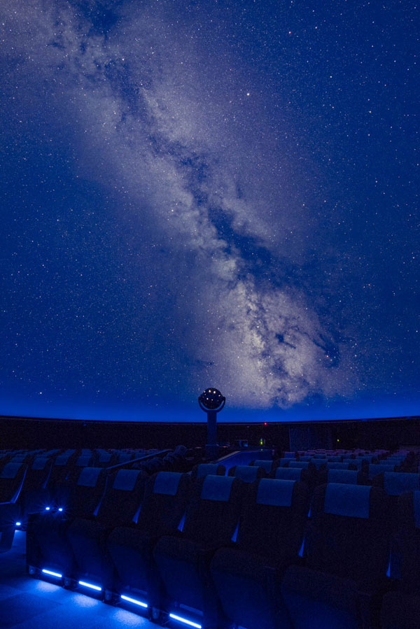 最新機器による圧巻の星空を体験しよう