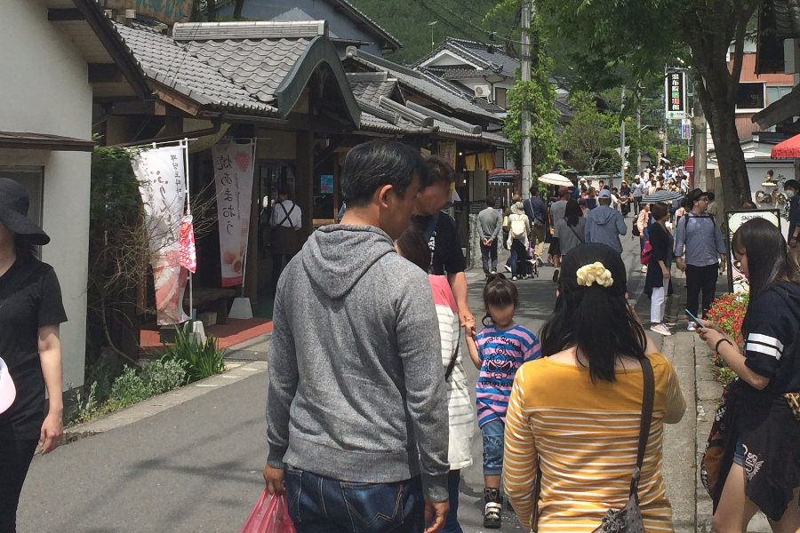 湯の坪街道にも、にぎわいが戻ってきている 湯の坪街道にも、にぎわいが戻ってきている