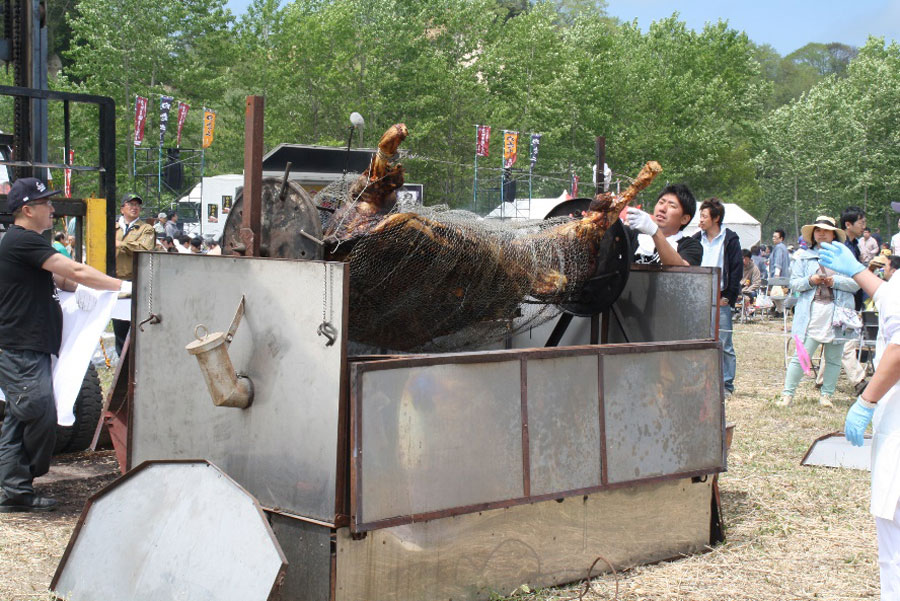 毎年大人気の「黒毛和牛の丸焼き」