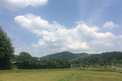 現在の平山温泉。のどかな里山の風景が広がる