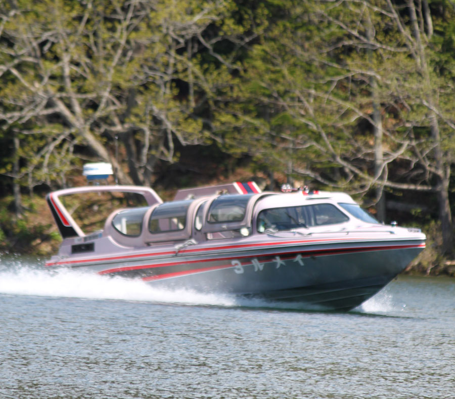 阿寒湖のパワースポットを巡ることができるのは、モーターボートのコースならでは