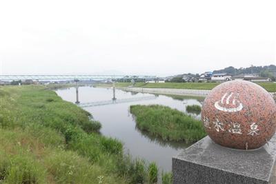 植木温泉の中心部を流れる合志川