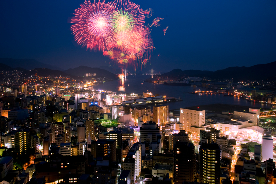 1日目と2日目では、異なる演出の花火が楽しめるのもうれしい