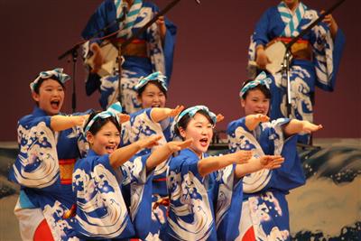 牛深高校郷土芸能部が出演する「輝けハイヤの競演」