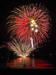 福津市納涼花火大会の撮影で入選「海に咲く花」撮影：島村直幸