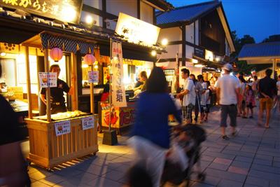 城下町の縁日気分を味わえる「城彩苑夜市」