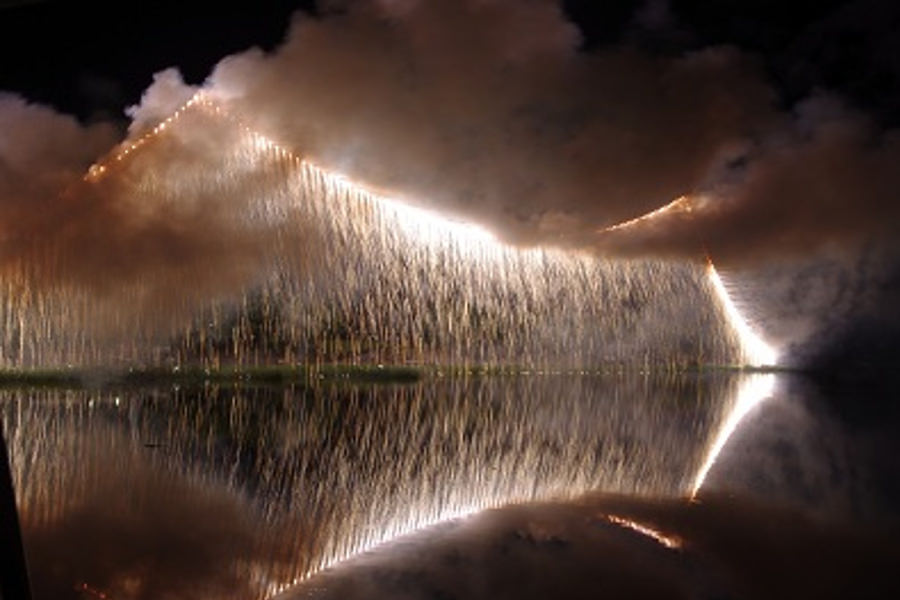 市役所にほど近い河川敷から迫力の観賞ができる「行橋夏まつりこすもっぺ 花火大会」 河川敷から観賞できる「行橋夏まつりこすもっぺ花火大会」