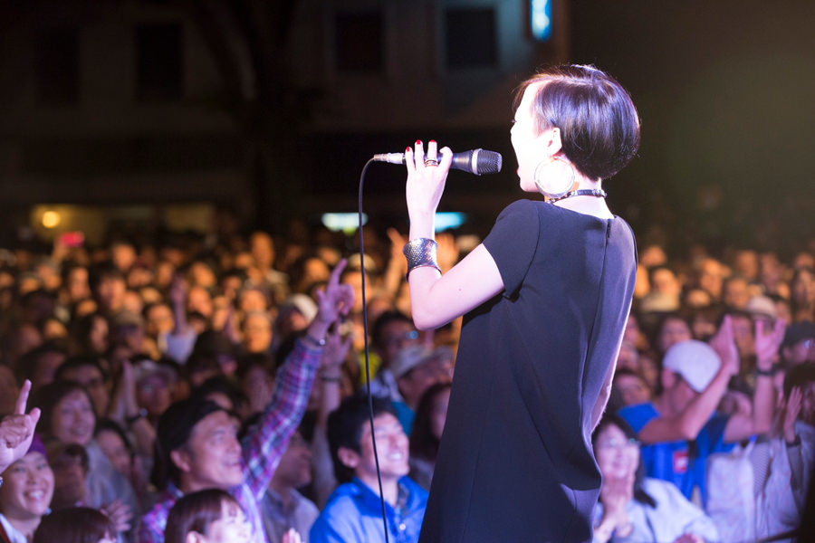 中洲の街がステージに変貌、臨場感も生ならでは 中洲の街がステージに変貌、臨場感も生ならでは