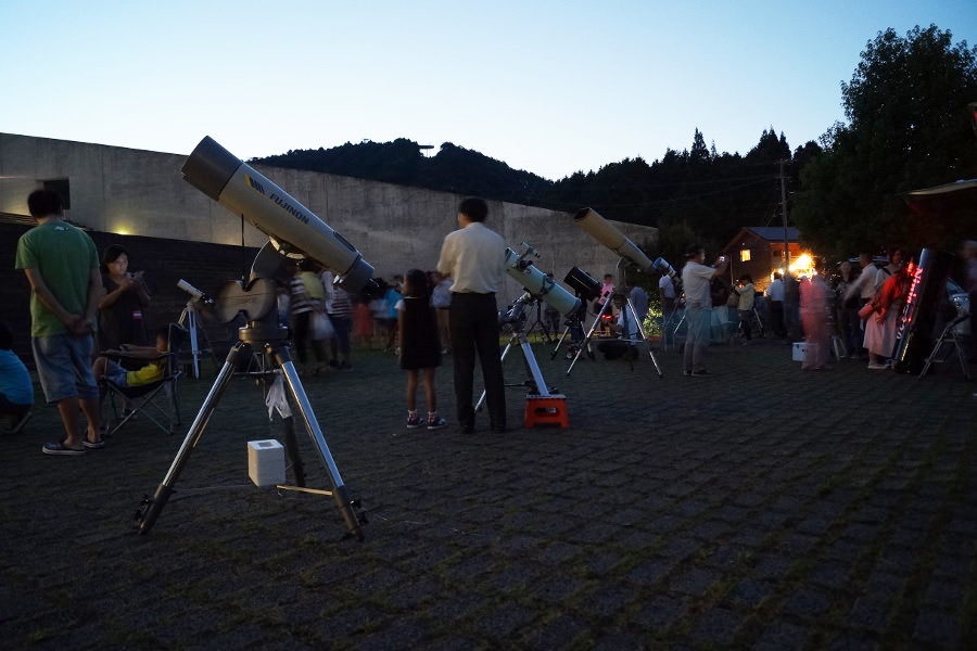 「大観望会」では夜空の星を実際に観察する