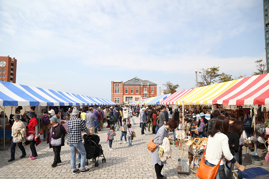 幅広い世代が訪れる「門司港 GRAND MARKET(グランマーケット)」 幅広い世代が訪れる「門司港 GRAND MARKET(グラン