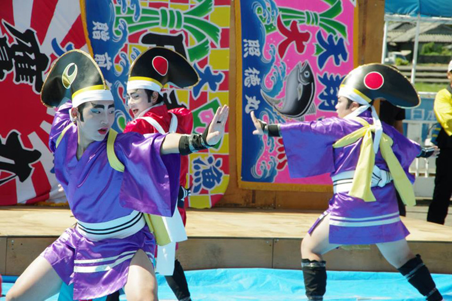 下甑町に昔から伝わる「出羽踊り（ではおどり）」の披露も