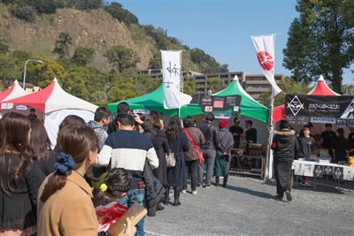 各店自慢の肉料理が集まる「肉月灯2016in照国神社～秋の陣