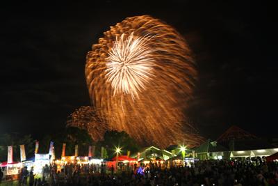 2日目の夜には約5000発の花火も上がる「指宿温泉祭」