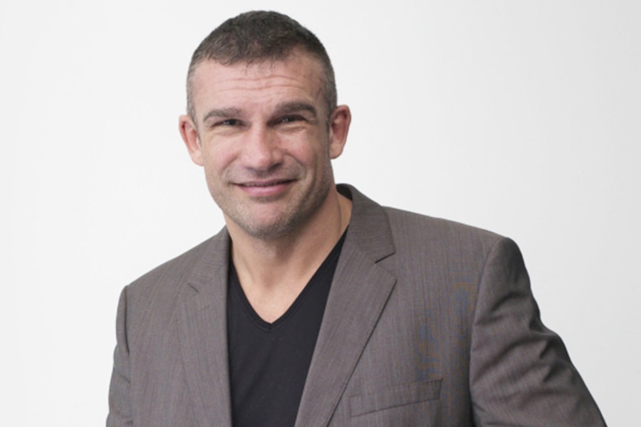 90年代に活躍、“格闘王”ピーター・アーツが益城町へ 90年代に活躍、“格闘王”ピーター・アーツが益城町へ