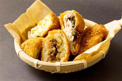 あか牛バーガーや馬ロッケなど、阿蘇ならではのグルメが登場