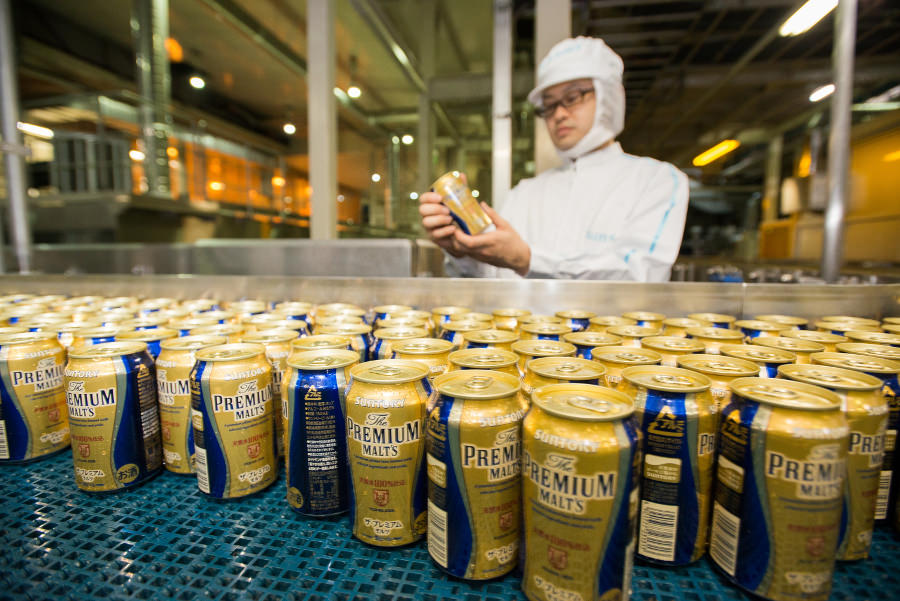 ガイドツアーでは、ビールや天然水の製造工程を詳しく知ることができる 素材と品質にこだわったザ・プレミアム・モルツ