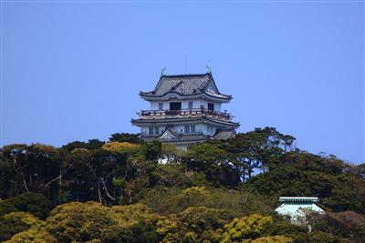 三方を海に囲まれた天守閣から、オーシャンビューを楽しめる