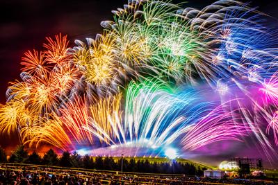 「博多湾パノラマ広場」にて「海の中道芸術花火」が開催