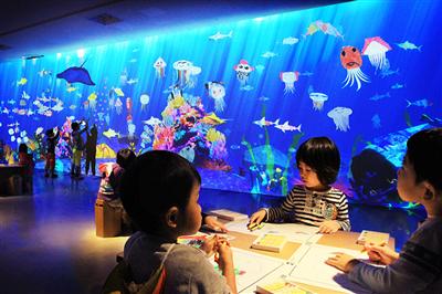 家族で楽しめる「お絵かき水族館」