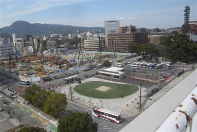 会場の花畑広場。市民の憩いの場として知られています