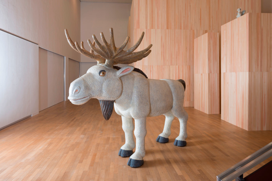 三沢厚彦≪Animal 2013-01≫2013 樟、油彩 撮影:加藤健 ©Misawa Atsuhiko, Courtesy of Nishimura Gallery