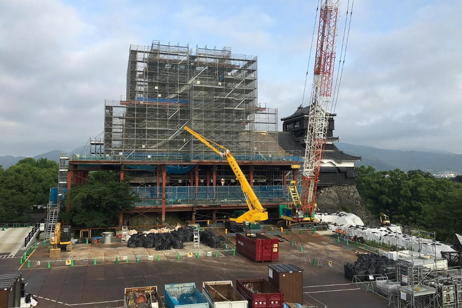 大天守の修復のため、最上部が一時撤去された熊本城天守閣 大天守の修復のため、最上部が取り外された熊本城天守閣