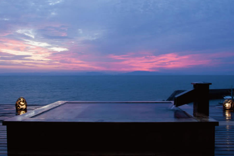 ▲露天風呂「十方荘」からは有明海が一望できます 露天風呂「十方荘」からは有明海が一望できます