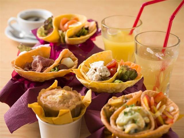 ▲テイクアウトコーナー「レストラン・アリ」のピアディーナ 道の駅とうべつ