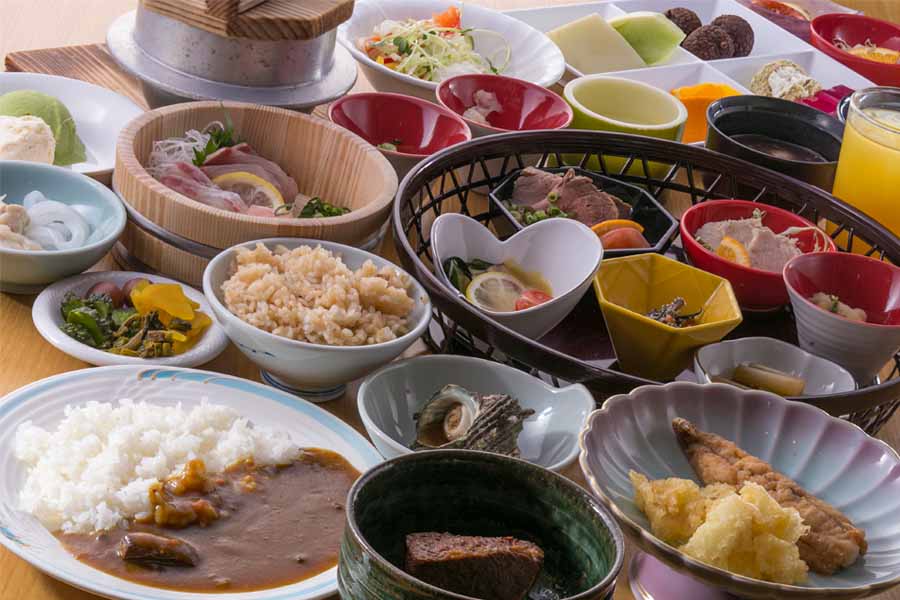 ▲時期によっては、紅ズワイガニや玄界灘の牡蠣などの料理も楽し