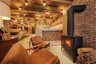 UNWIND HOTEL & BAR