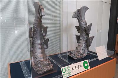 大天守の鯱、小天守の鯱。間近で見ると、迫力満載！