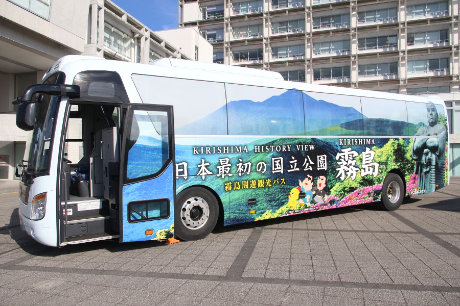 ▲西郷隆盛をイメージしてラッピングされた霧島周遊観光バス「西郷どん号」 西郷隆盛をイメージしてラッピングされた霧島周遊観光バス「西郷