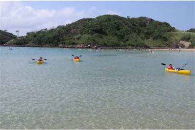 ▲エメラルドグリーンの海でシーカヤックを体験