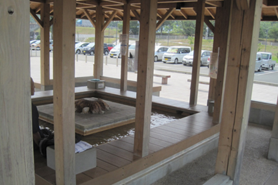 恋のくにに湧く美人の湯の「川の駅船小屋恋ぼたる」