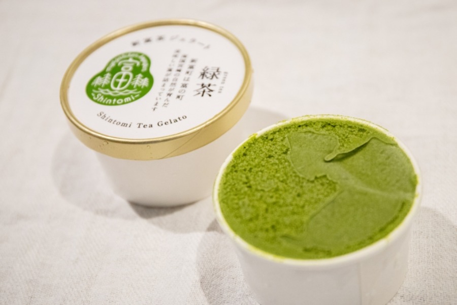 ▲日本一にも選ばれた、宮崎県新富町の茶園「新緑園」のお茶を使用した濃厚なジェラート 日本一にも選ばれた、宮崎県新富町の茶園「新緑園」のお茶を使用