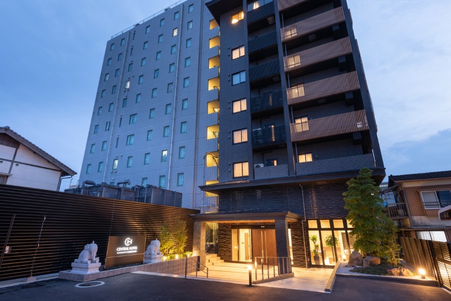 ▲駅から徒歩1分と好立地の「セントラルホテル武雄温泉駅前」 ▲駅から徒歩1分と好立地の「セントラルホテル武雄温泉駅前」